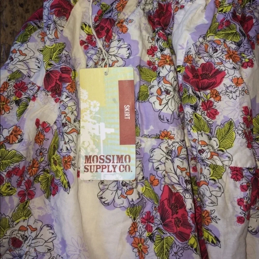 Flirty Floral Skirt   NWT‎ - Picture 2 of 3